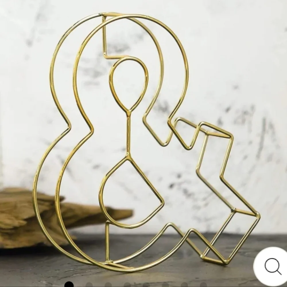 & gold letter
